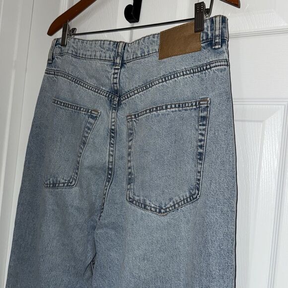 H&M Divided Women's light wash denim wide leg Jeans US 10 LIKE NEW - Picture 9 of 12